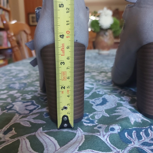 NWOT grey strappy heels size 9 - Picture 11 of 12